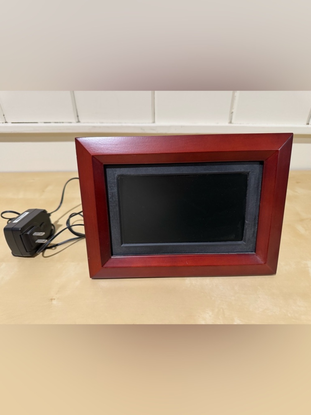 GiiNii 7” Digital Photo Frame with Cherry Wood Finish